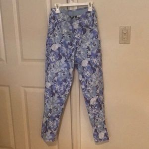 Isaac Mizrahi Pull on Ankle Blue Floral Pants SZ 2